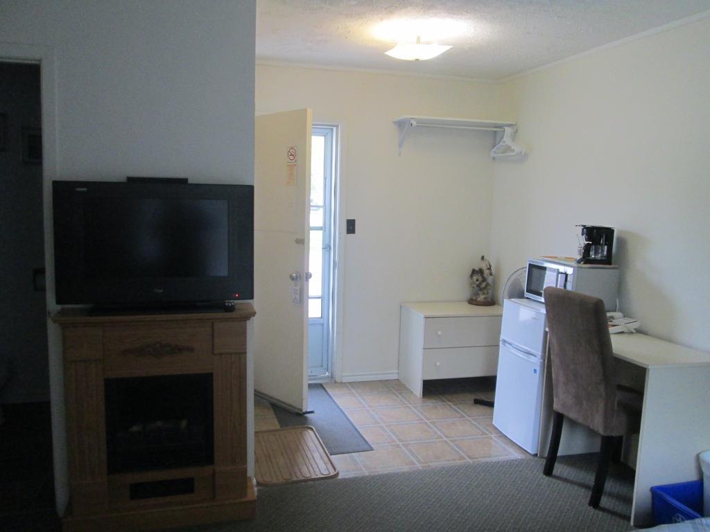 Edgewater Motel And Campground Temiskaming Shores Номер фото