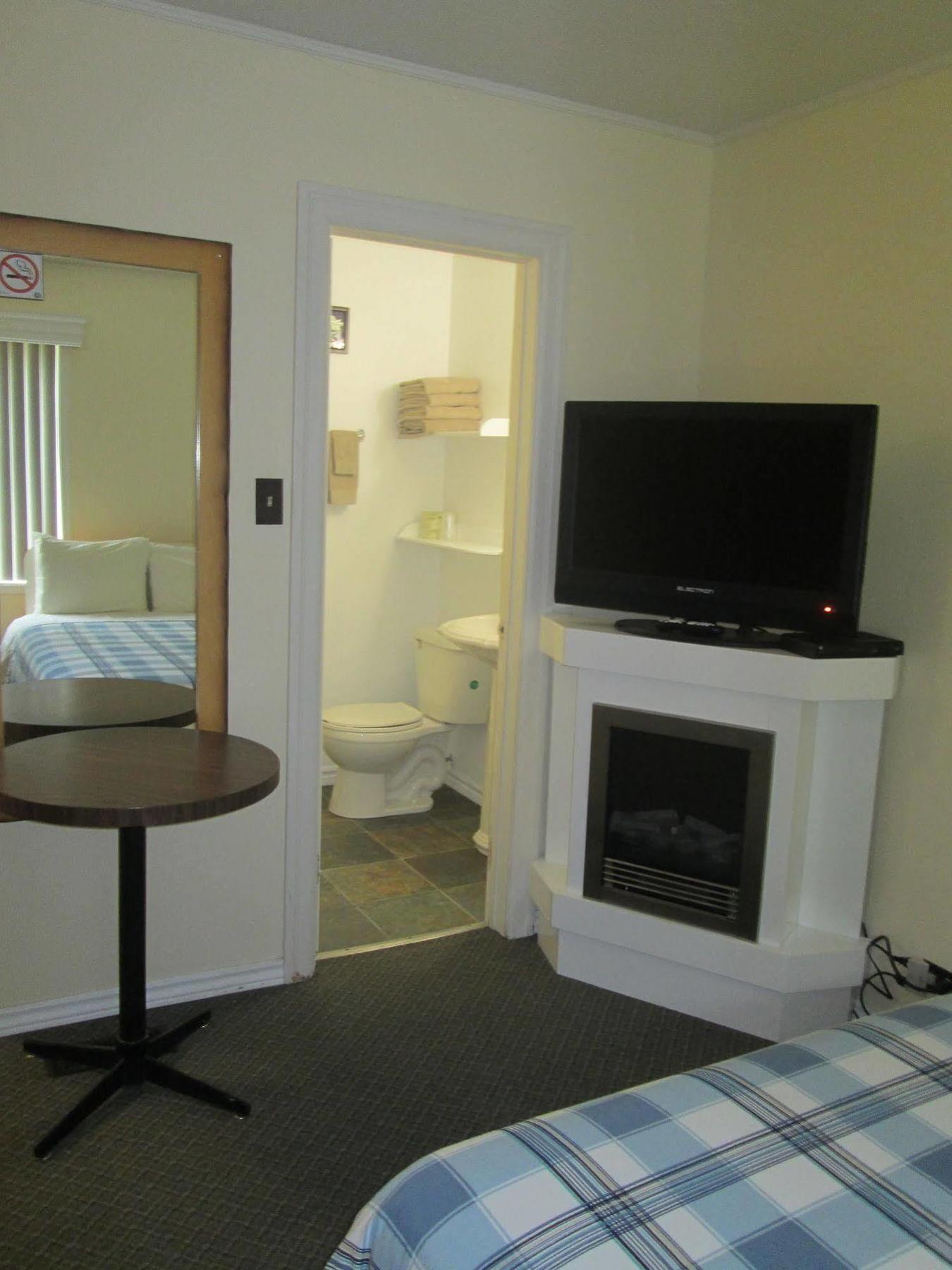 Edgewater Motel And Campground Temiskaming Shores Экстерьер фото